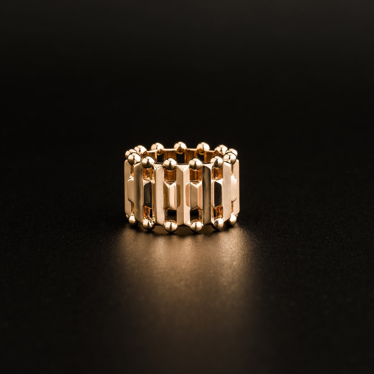 Kanpoj Pillar wide ring in pink gold, front view