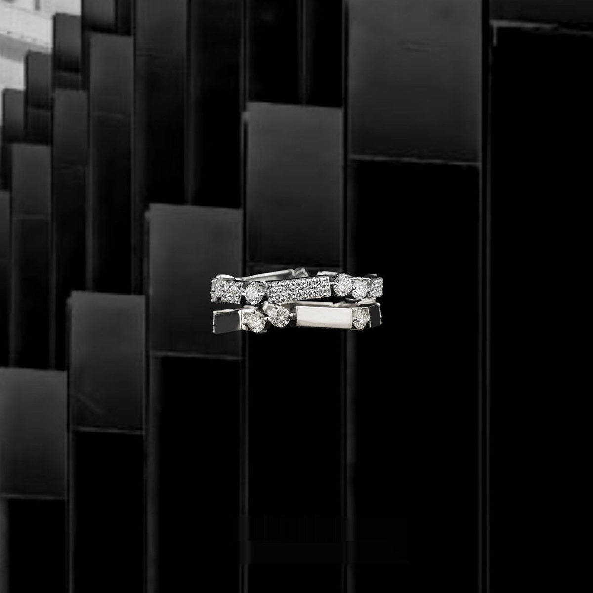 Kanpoj Verso stacked rings in white gold with diamonds