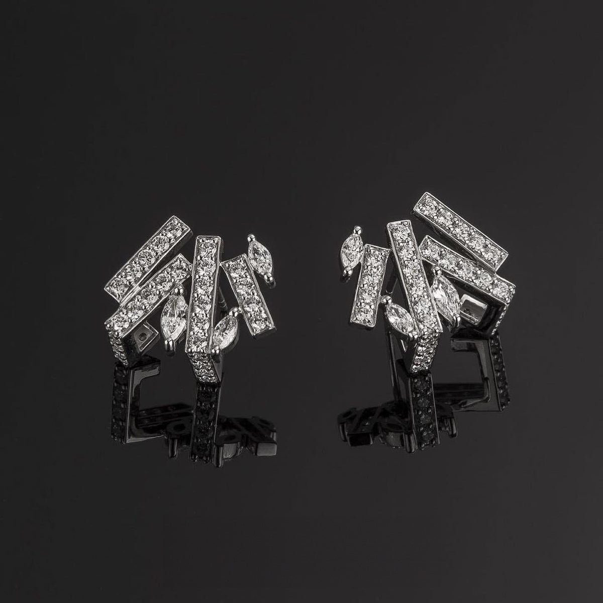 Geometric Earring 1 KE90, white gold diamond bar earrings, side view