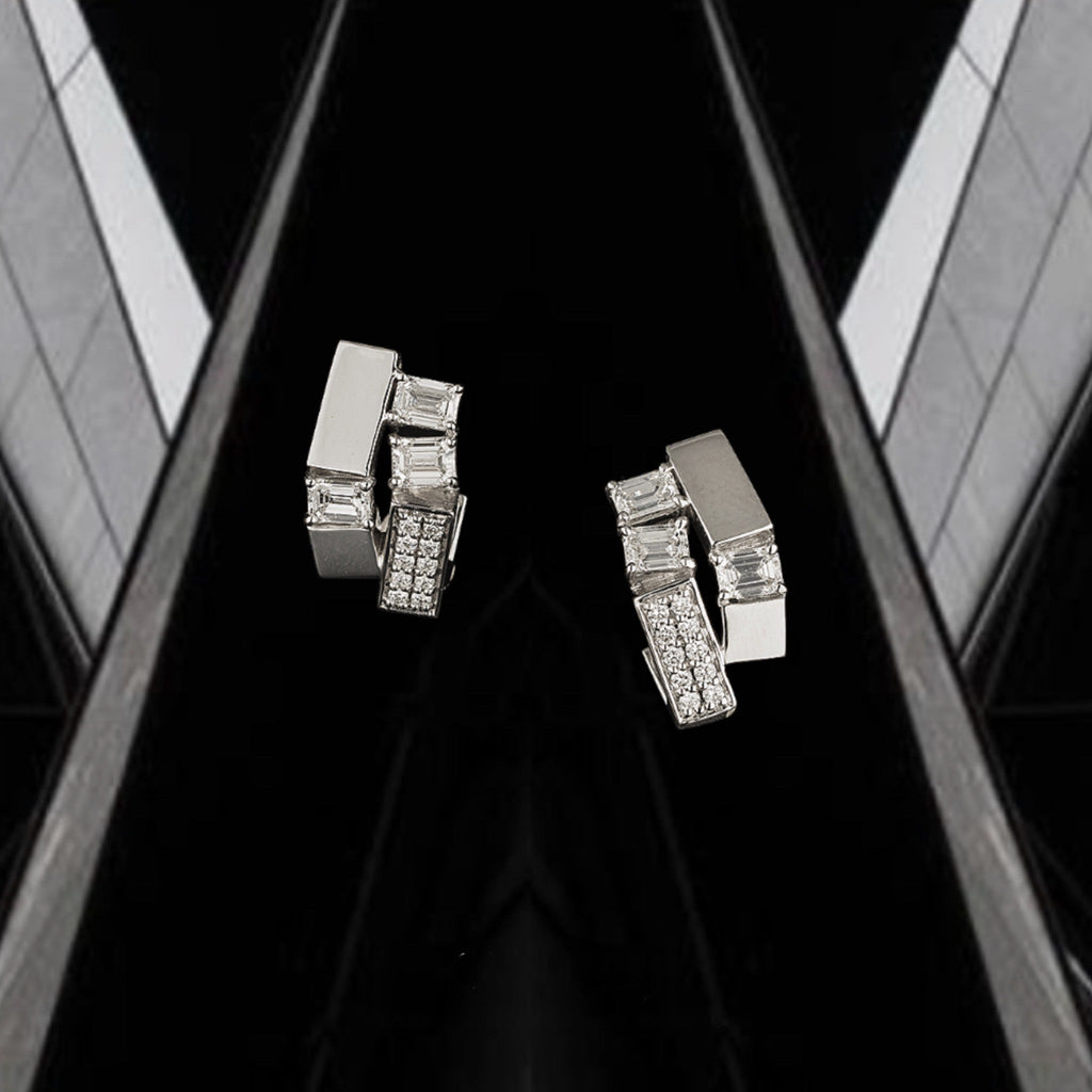Kanpoj Verso earrings in white gold with emerald-cut diamonds, architectural background