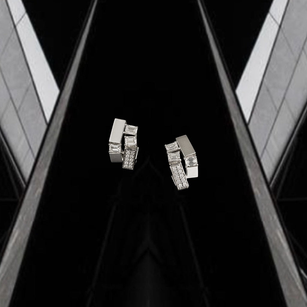 Kanpoj Verso earrings in white gold with emerald-cut diamonds, front view