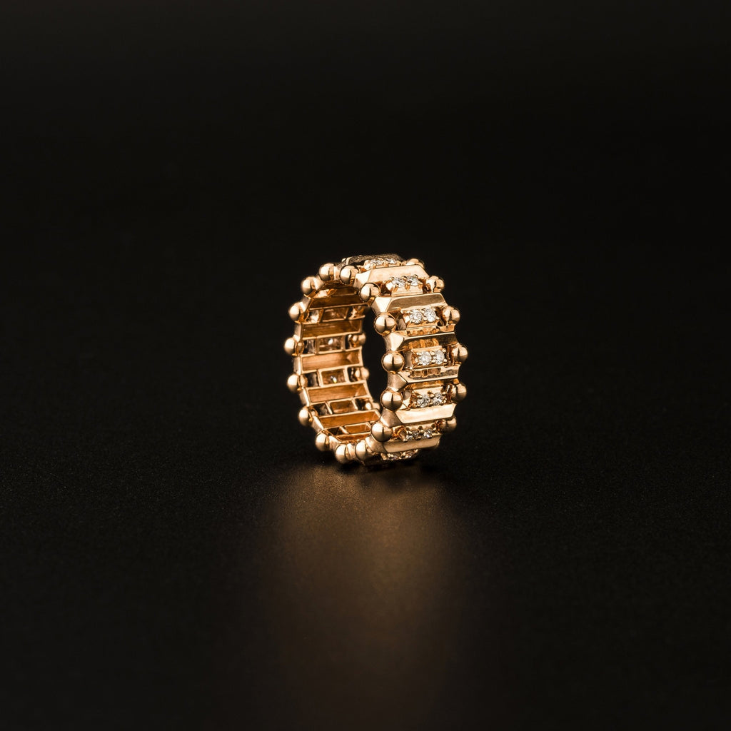 Kanpoj Pillar ring in pink gold with diamonds, side view