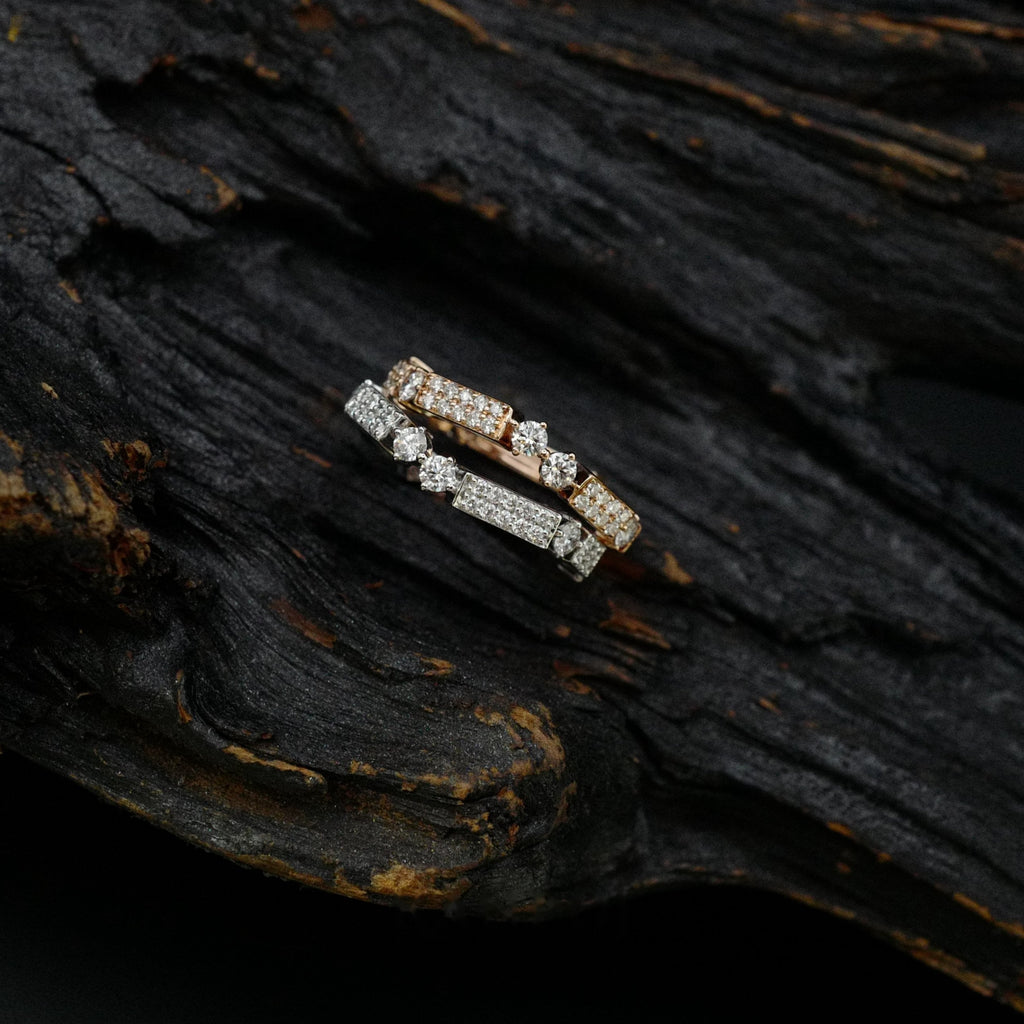 Kanpoj Verso stacked rings in pink and white gold, side view on dark wood