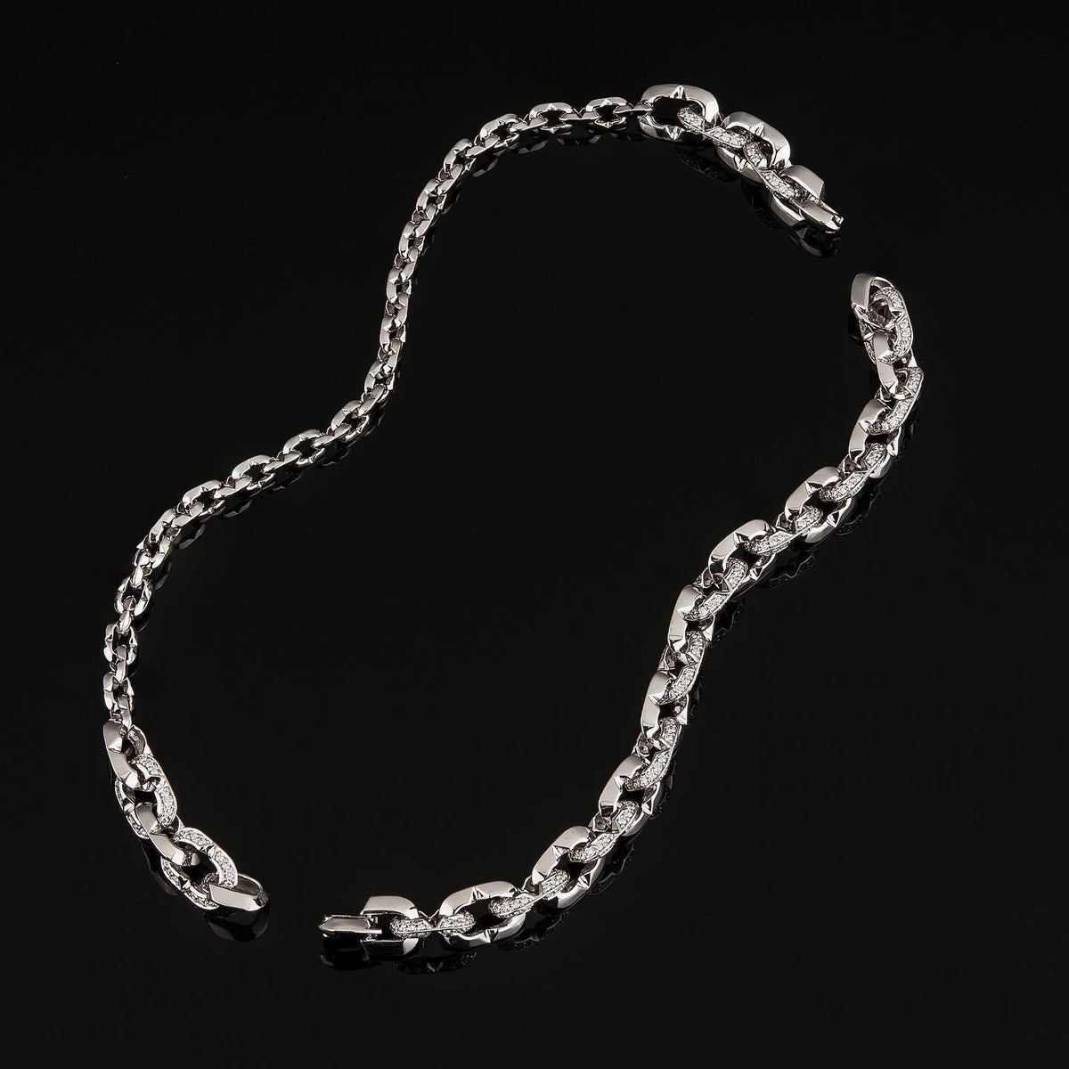 Kayan Necklace 8 KN15, white gold diamond chain-link necklace, open